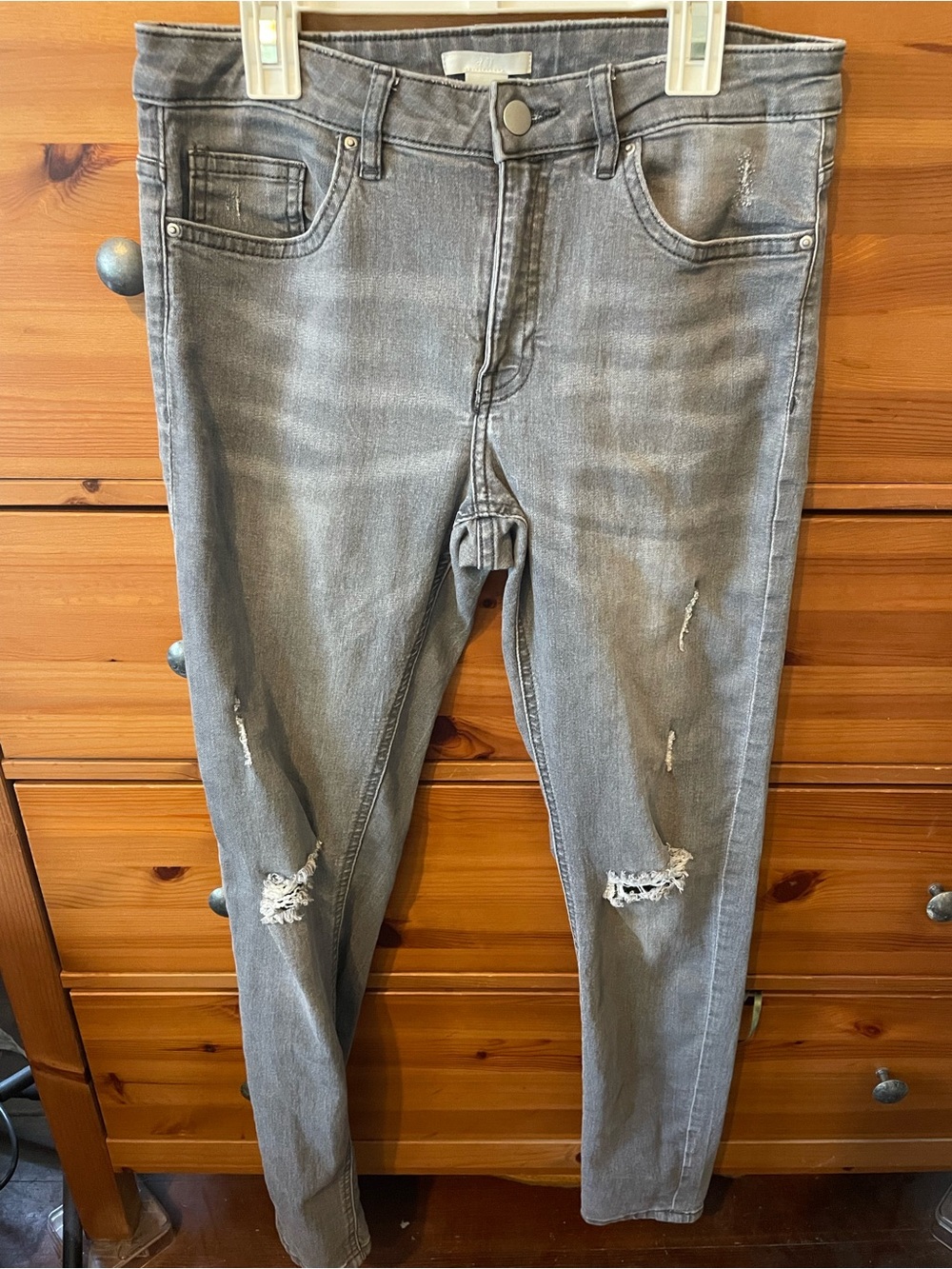 H&M Women's Light Gray Distressed Skinny Jeans